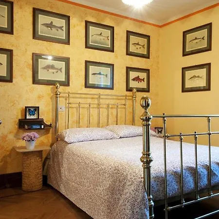 Villa San Siro Sleeps 8 With Pool And Air Con San Siro (Lombardy)